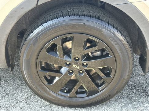 Used 2021 Kia Sorento S image 19