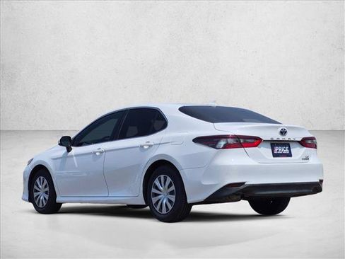 Used 2022 Toyota Camry LE FWD image 7