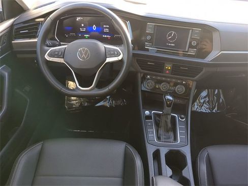 Certified 2023 Volkswagen Jetta SE image 13
