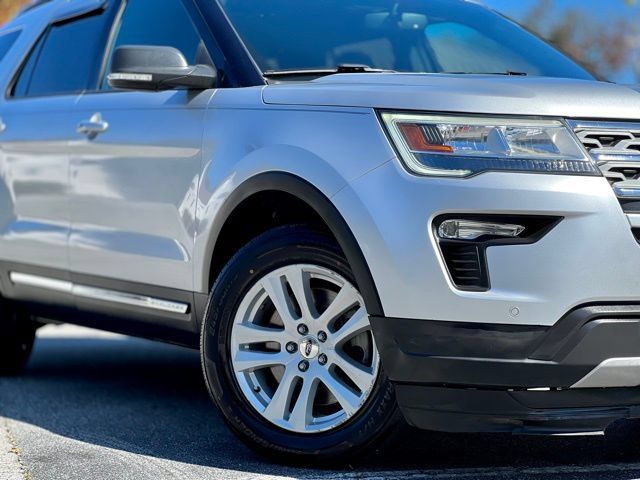 Used 2019 Ford Explorer XLT w/ Equipment Group 202A AWD/4WD image 4