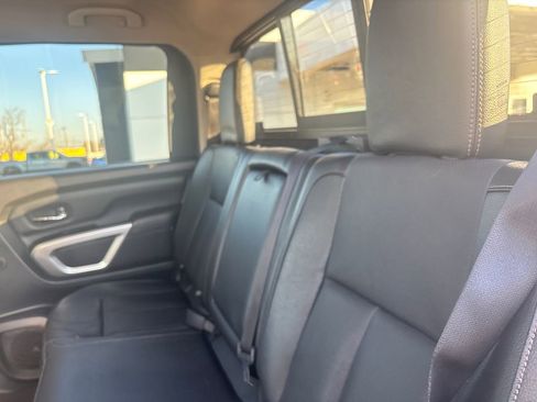 Used 2017 Nissan Titan SL image 29