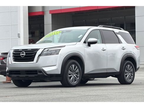 Used 2024 Nissan Pathfinder SV FWD image 8