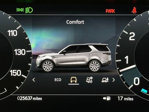 Used 2023 Land Rover Discovery Metropolitan Edition image 13