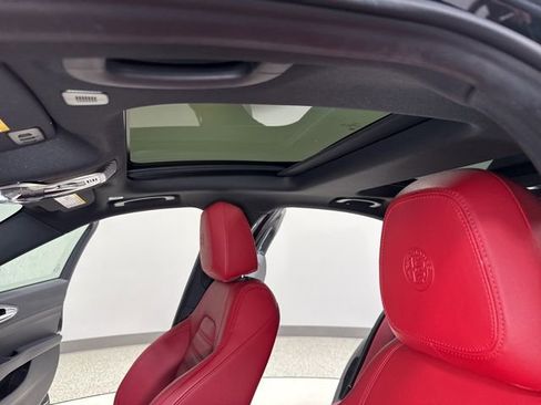 Used 2022 Alfa Romeo Giulia Veloce image 2