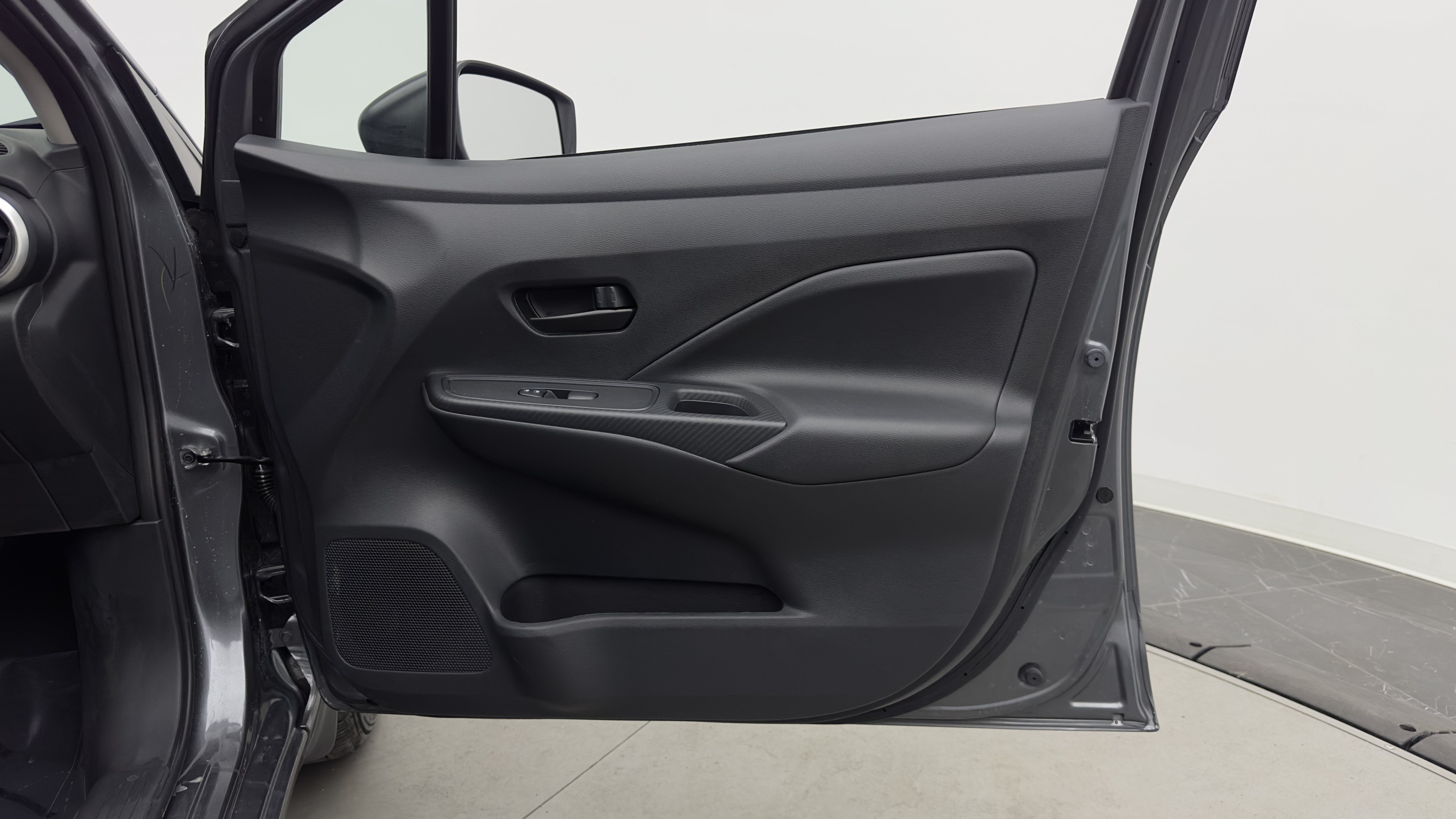 Used 2025 Nissan Versa S w/ Trunk Package FWD image 32