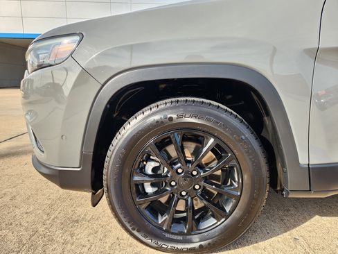 Used 2023 Jeep Cherokee Altitude Lux image 9