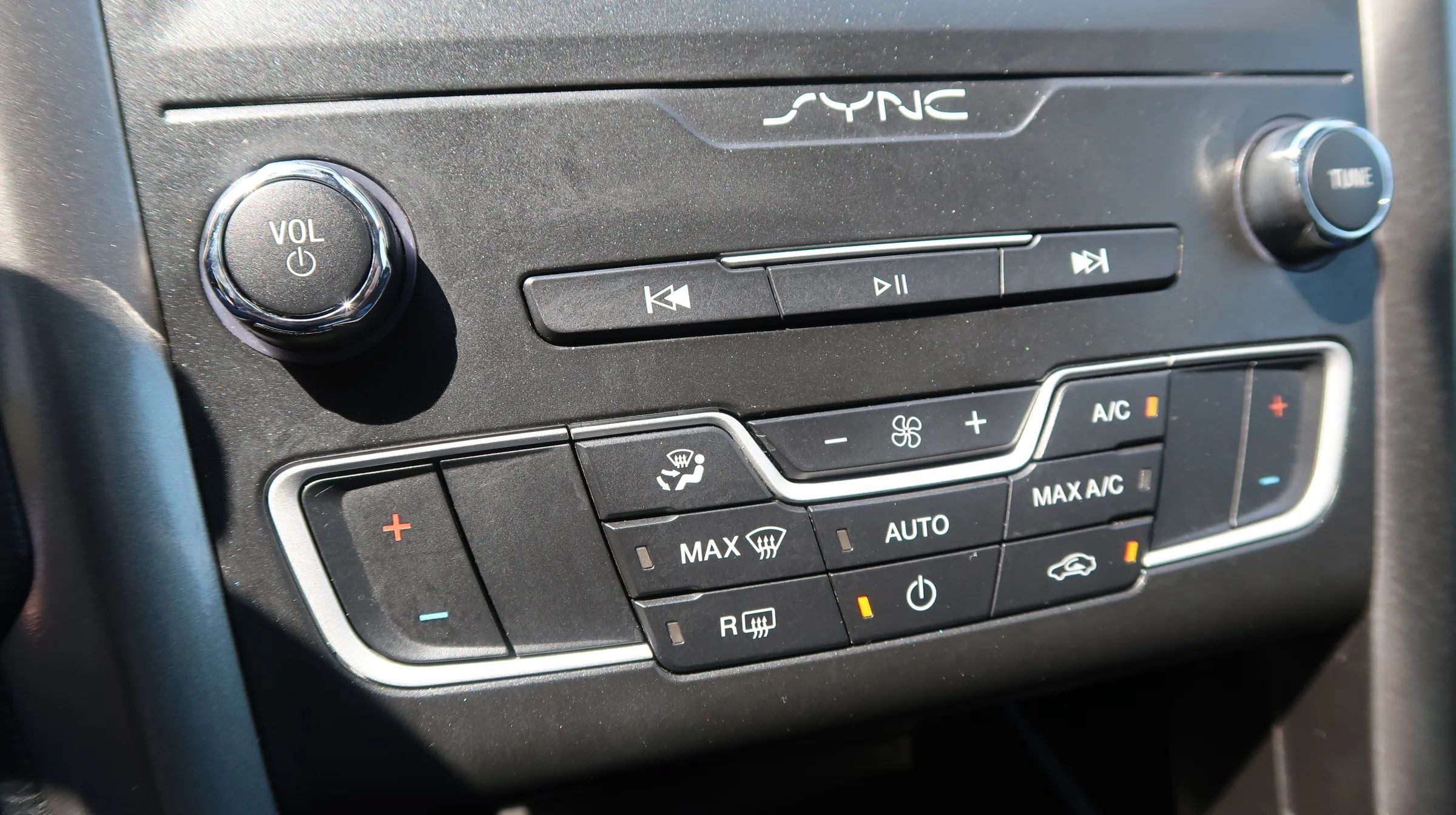 Used 2019 Ford Fusion SE FWD image 33