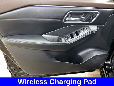 Used 2023 Nissan Rogue Platinum w/ Platinum Premium Package image 9