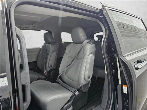 Used 2023 Toyota Sienna XLE image 16