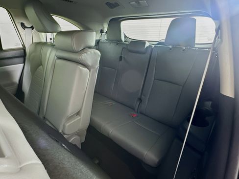 Used 2021 Toyota Highlander XLE FWD image 30