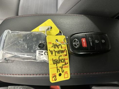 Used 2024 Toyota Corolla SE FWD image 24