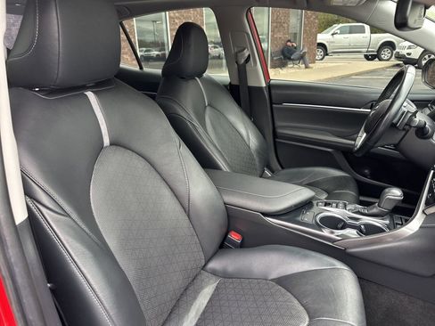 Used 2019 Toyota Camry XSE image 19