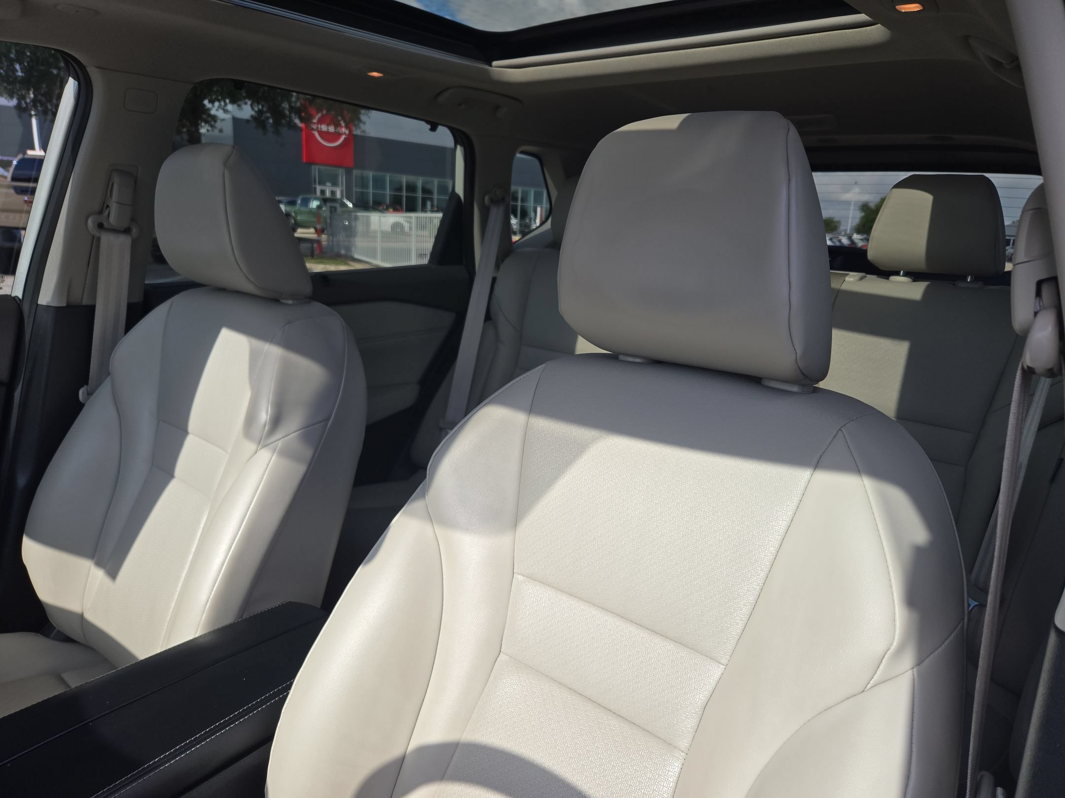Used 2023 Nissan Rogue SV w/ SV Premium B Package FWD image 9