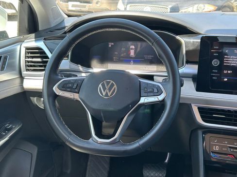 Used 2025 Volkswagen Taos SE FWD image 36