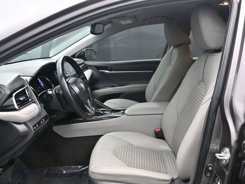 Used 2022 Toyota Camry SE w/ Convenience Package image 12