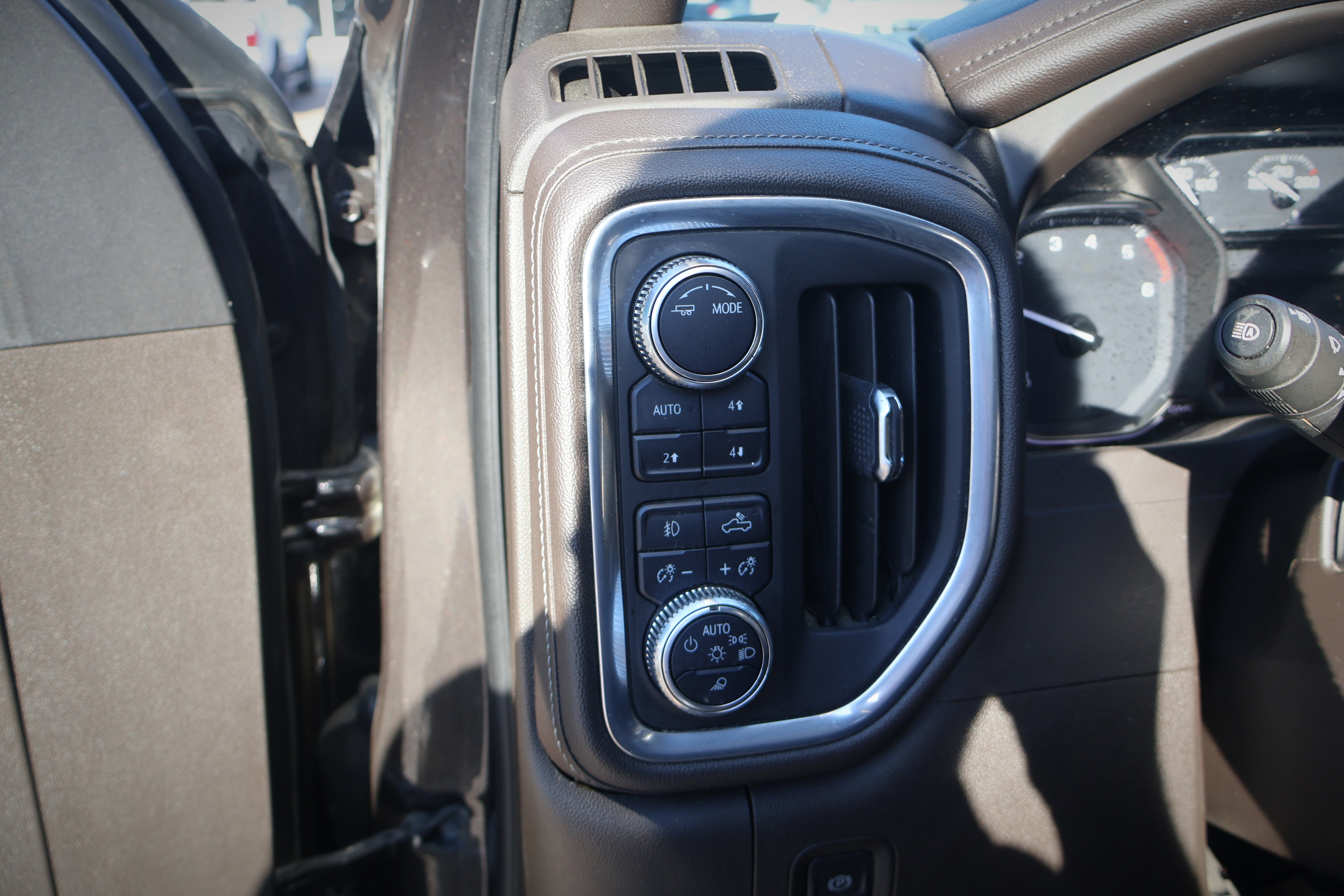 Used 2021 GMC Sierra 1500 SLT w/ SLT Premium Plus Package AWD/4WD image 21