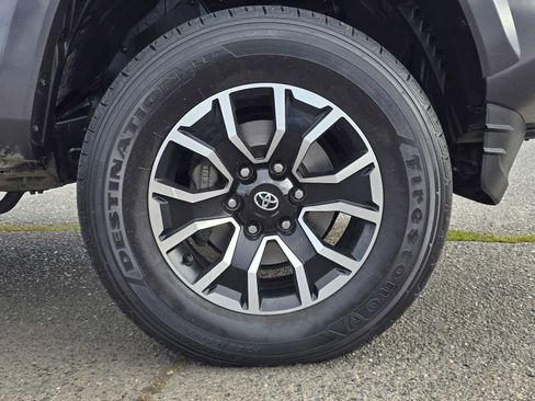 Used 2021 Toyota Tacoma TRD Sport w/ Technology Package image 12