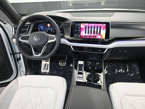 Used 2025 Volkswagen Atlas Cross Sport SEL Premium R-Line AWD/4WD image 15
