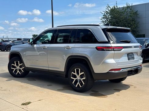 Used 2025 Jeep Grand Cherokee Limited AWD/4WD image 3