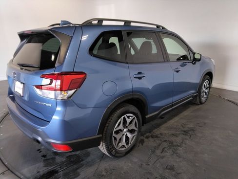 Used 2023 Subaru Forester Premium image 5