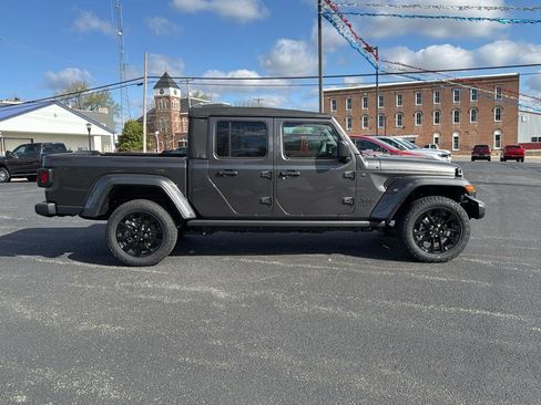 New 2025 Jeep Gladiator Sport image 21