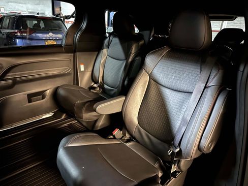 Used 2026 Toyota Sienna XSE image 17