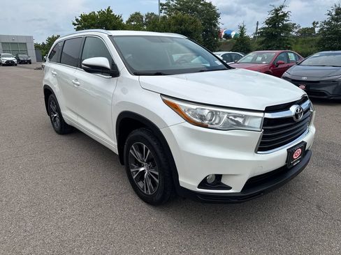 Used 2016 Toyota Highlander XLE AWD/4WD image 12