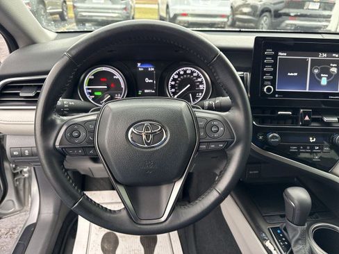 Used 2024 Toyota Camry SE image 11