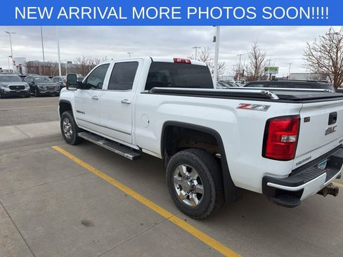 Used 2015 GMC Sierra 2500 SLT w/ Duramax Plus Package AWD/4WD image 6