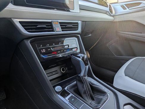 New 2025 Volkswagen Taos SE image 17
