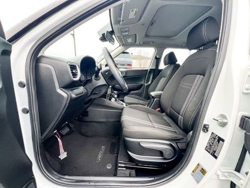 Certified 2022 Hyundai Venue SEL image 12