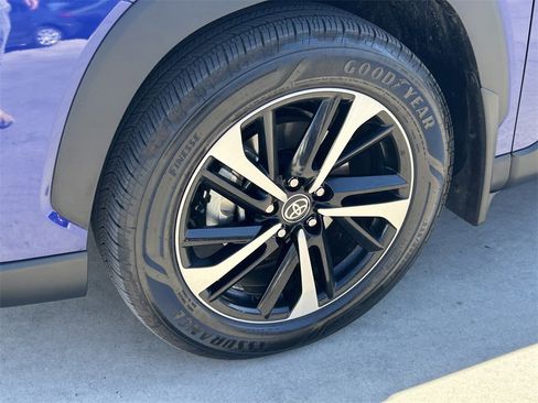 Used 2025 Toyota Corolla Cross AWD Hybrid image 9