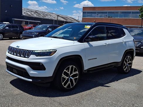 Used 2025 Jeep Compass Limited w/ Elite Group AWD/4WD image 3