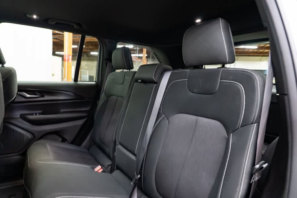 Used 2025 Jeep Grand Cherokee Laredo X AWD/4WD image 26