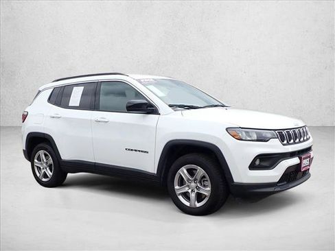 Used 2024 Jeep Compass Latitude AWD/4WD image 6