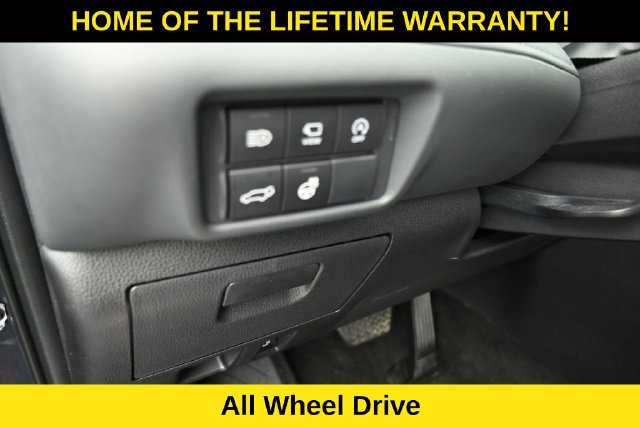 Used 2025 Toyota Highlander Platinum AWD/4WD image 16