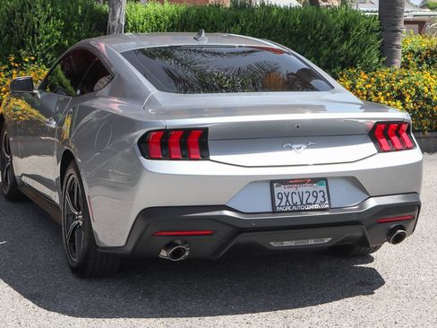 Used 2025 Ford Mustang Coupe RWD image 6