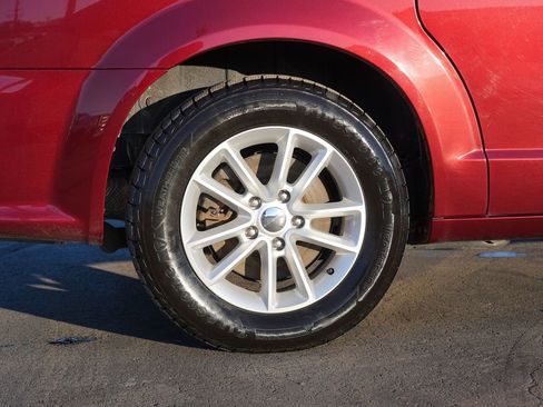 Used 2020 Dodge Grand Caravan SXT w/ Rear Park Assist Package image 11