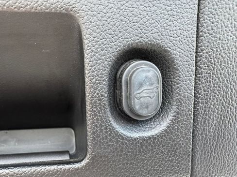 Used 2019 Chevrolet Tahoe LT image 14