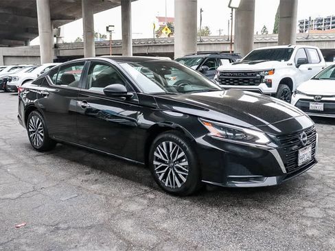 Used 2024 Nissan Altima 2.5 SV image 3