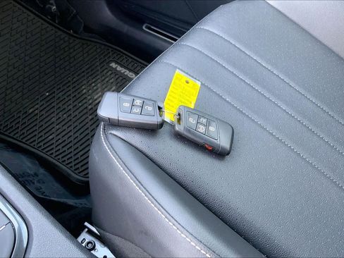 Used 2022 Volkswagen Tiguan SE R-Line image 15