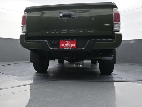 Used 2022 Toyota Tacoma TRD Sport w/ Technology Package AWD/4WD image 36