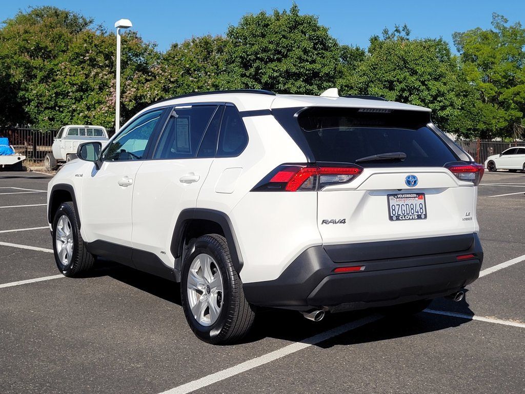 Used 2021 Toyota RAV4 LE AWD/4WD image 8