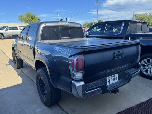 Used 2022 Toyota Tacoma TRD Off-Road AWD/4WD image 5