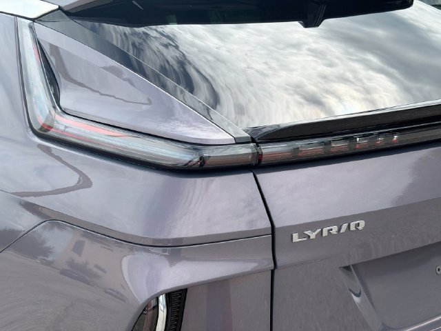 Used 2026 Cadillac Lyriq Luxury AWD/4WD image 10