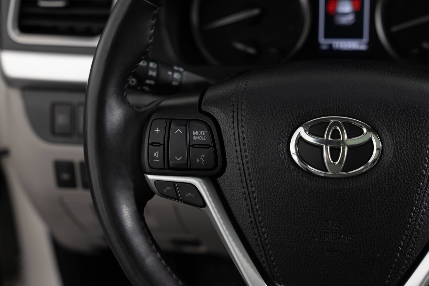 Used 2019 Toyota Highlander Limited Platinum AWD/4WD image 35