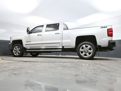 Used 2019 Chevrolet Silverado 2500 LTZ image 32