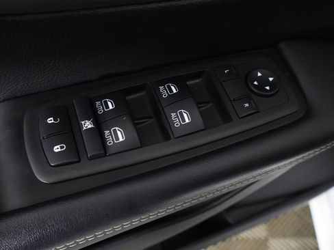 Used 2025 Chrysler Pacifica Select FWD image 36
