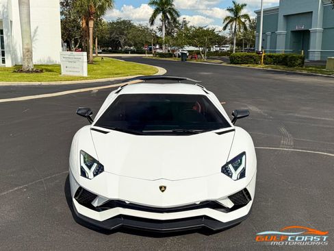 Used 2018 Lamborghini Aventador S image 5