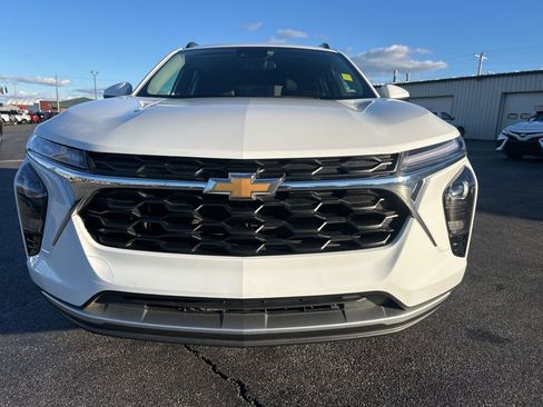 Used 2025 Chevrolet Trax LT image 30